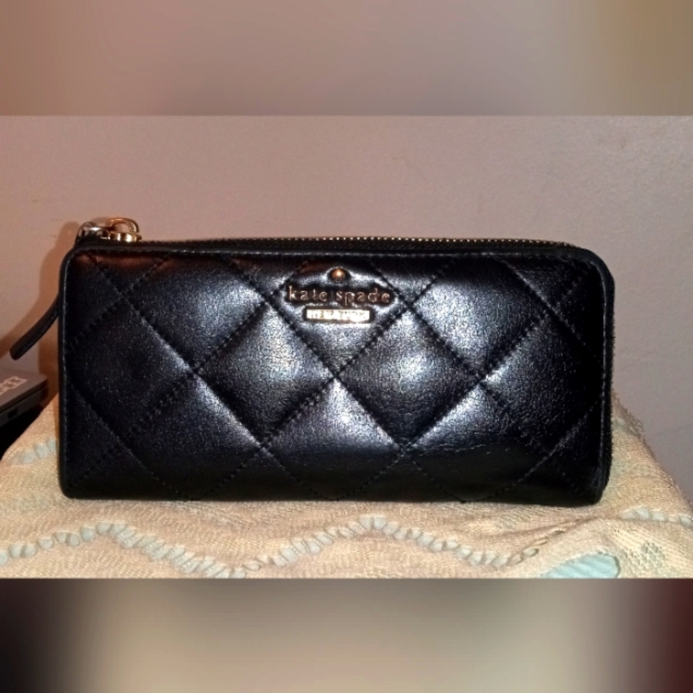 🔥😍 Kate Spade Quilted Zip-around Wallet